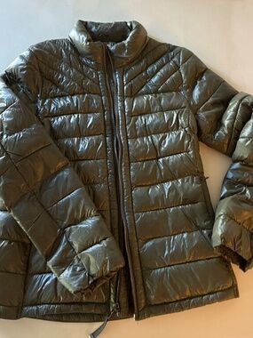 Gap size  S Puffer Jacket Olive Green like New